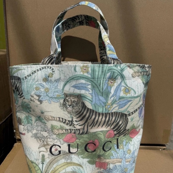 Gucci Tiger Limited Edition Multicolor Canvas Tote Bag NWT - Picture 3 of 4